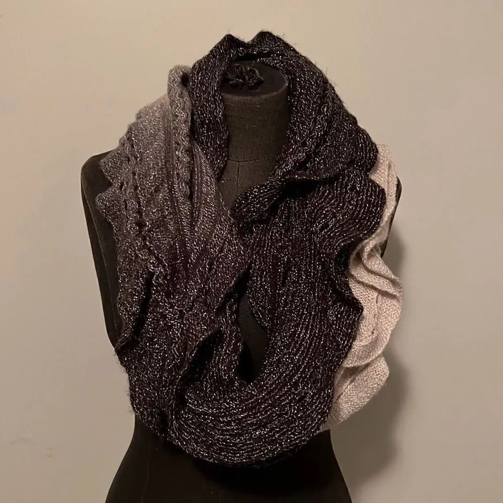 Women's Black to White Two-Tone Gradient Knit Cut-Out Infinity Scarf